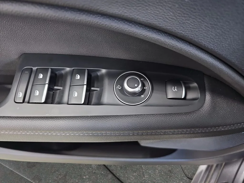 Used 2023 Gray Alfa Romeo Veloce image 28