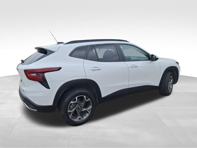 Used 2025 White Chevrolet LT image 7