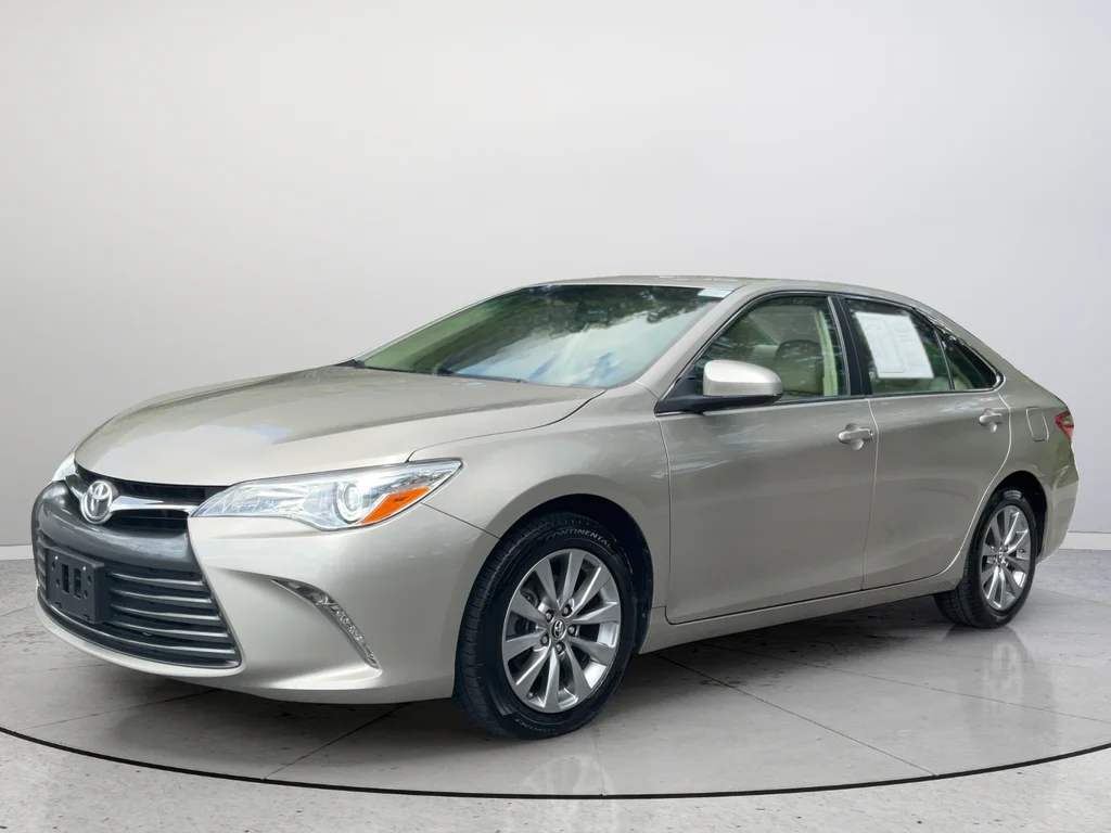 Used 2016 Gold Toyota XLE image 5