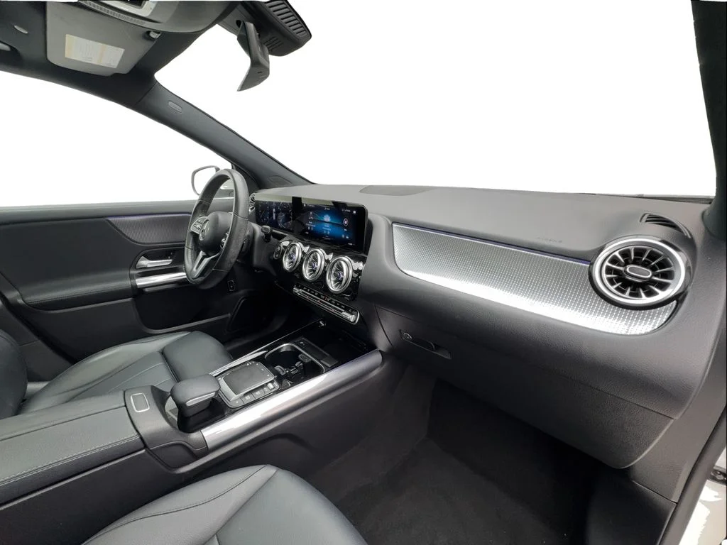 Used 2022 White Mercedes-Benz GLA 250 image 30