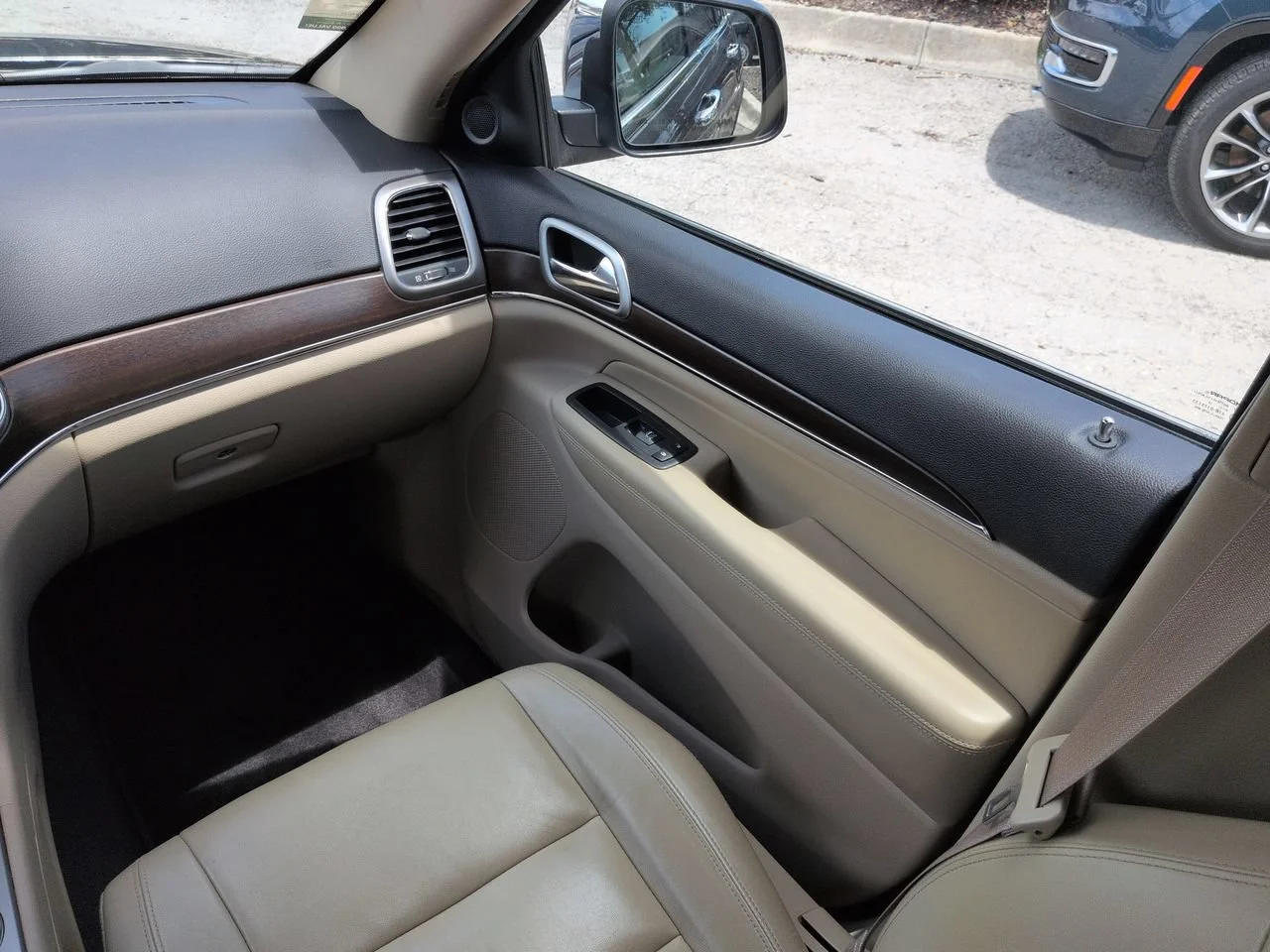 Used 2018 Granite Crystal Metallic Clearcoat Jeep Limited image 17