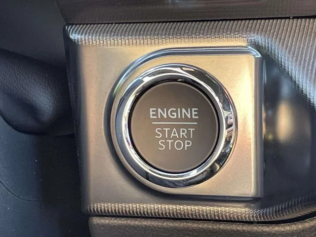 New 2026 Iconic Silver Metallic Ford Lariat® image 31