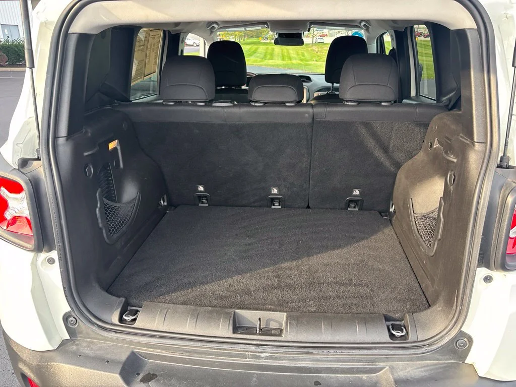 Used 2019 White Jeep Trailhawk image 27