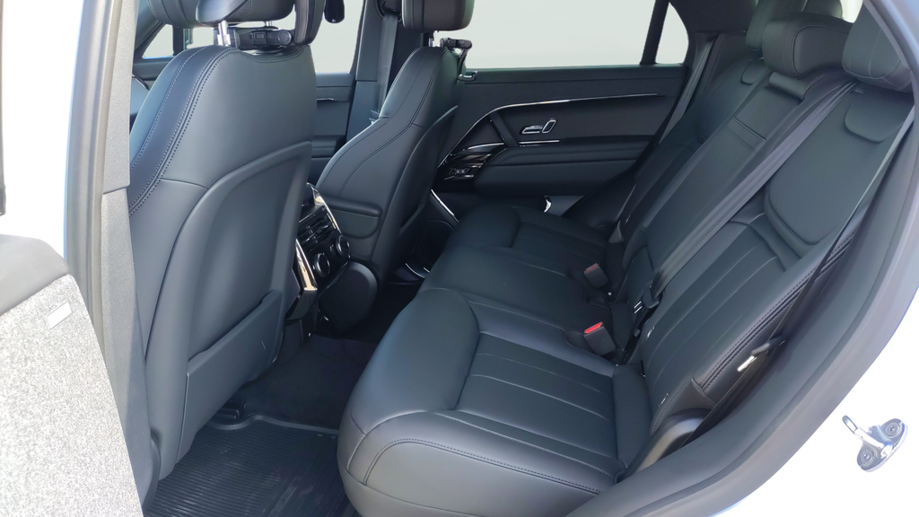 New 2026 Fuji White Land Rover Dynamic SE image 17