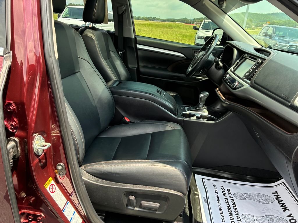 Used 2019 Red Toyota XLE image 22