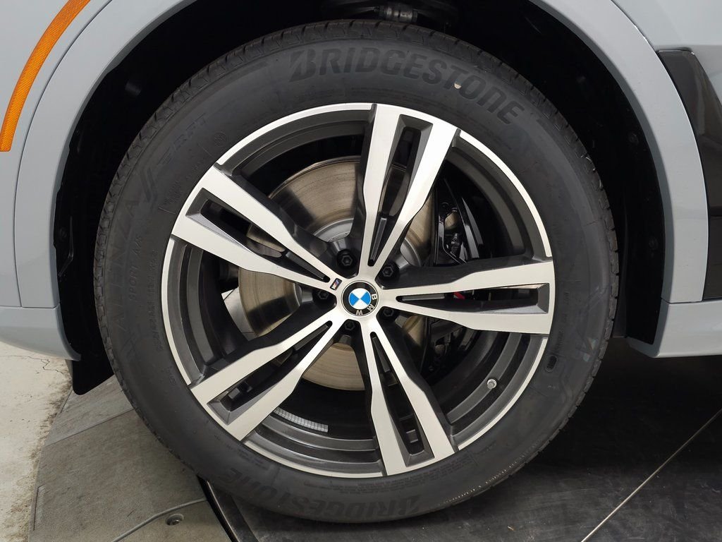 Used 2026 Gray Metallic BMW xDrive40i image 8