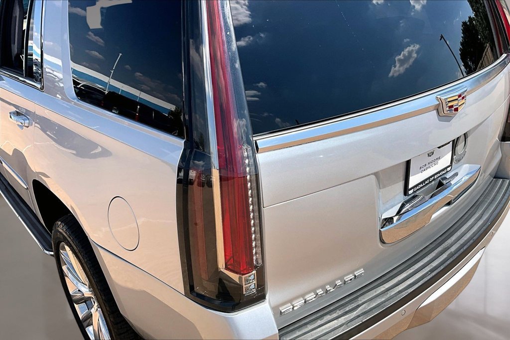 Used 2019 Silver Cadillac Luxury image 33