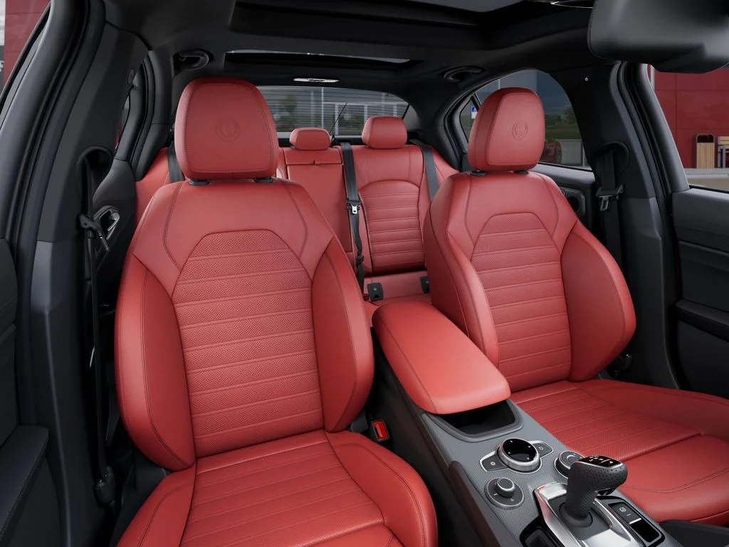 New 2025 Alfa Rosso (Red) Exterior Paint Alfa Romeo Base image 17
