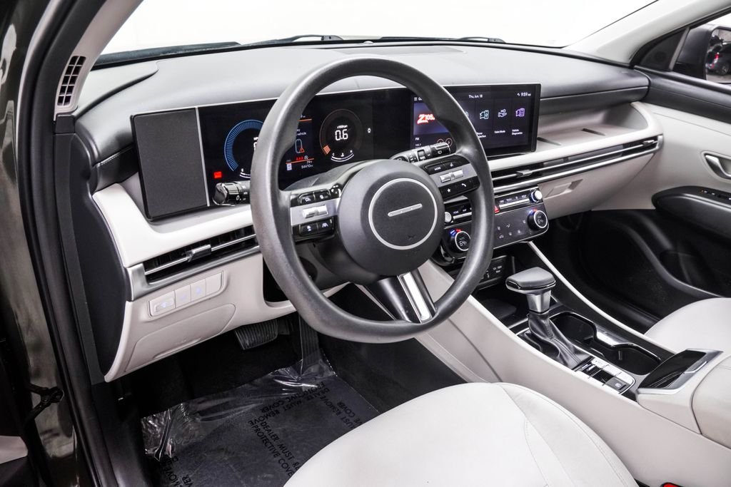 Used 2025 Green Hyundai SEL image 19