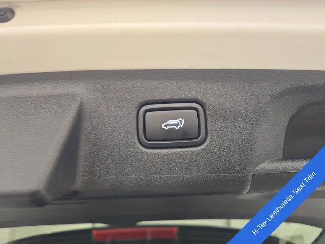 Used 2025 Hyper White Hyundai SEL image 16