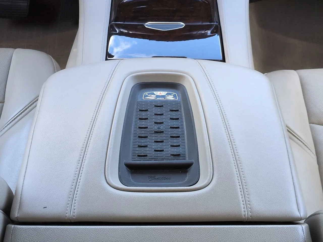 Used 2017 Crystal White Tricoat Cadillac Premium Luxury image 19
