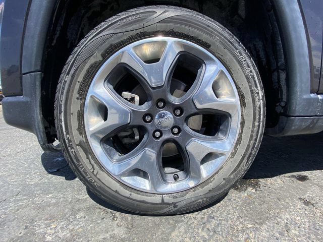 Used 2019 Gray Jeep Limited 4x4 image 10