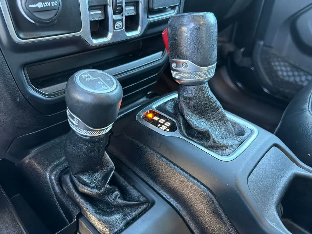 Used 2020 Black Jeep Unlimited Sahara Altitude image 31