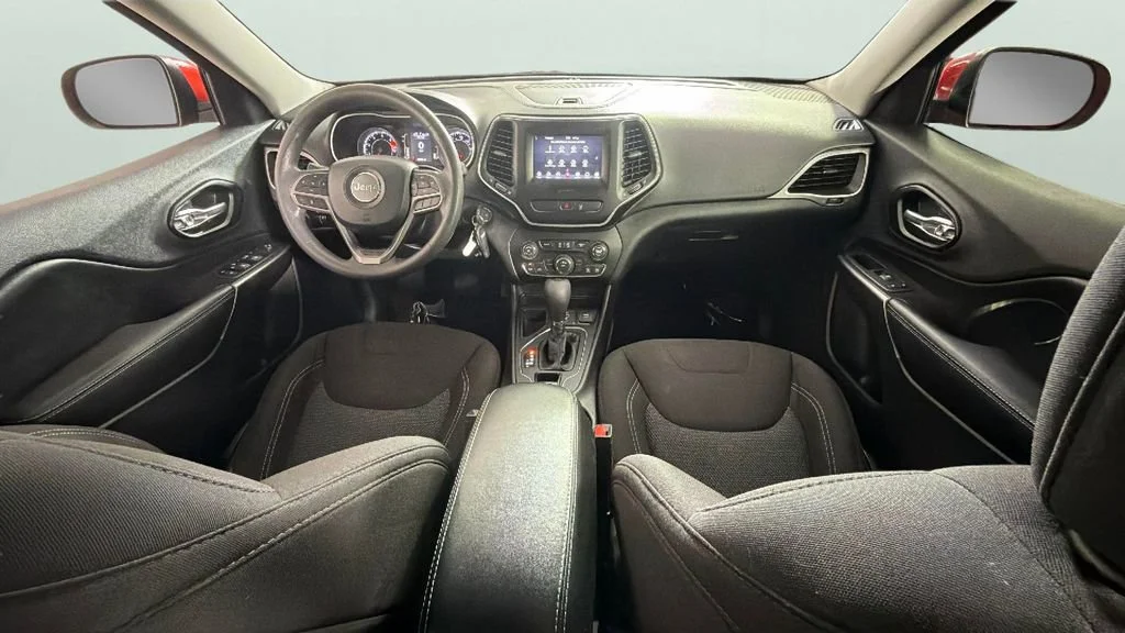 Used 2021 Orange Jeep Latitude FWD image 30