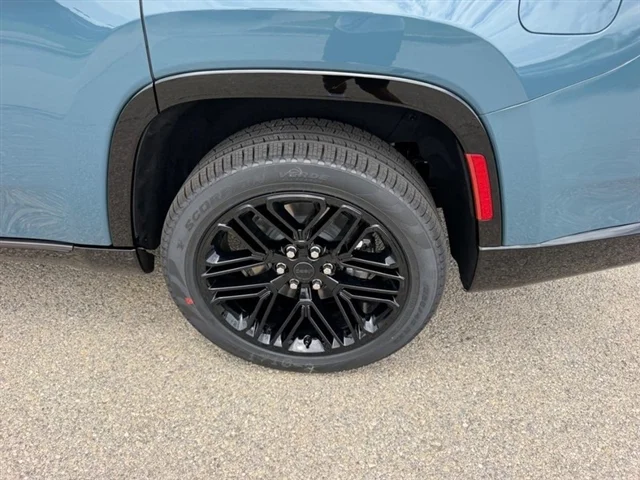 New 2026 Steel Blue Exterior Paint Jeep Limited Reserve image 8