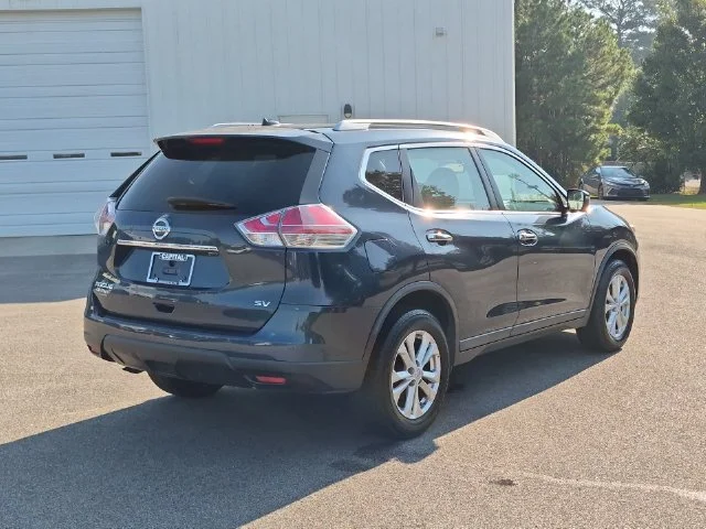 Used 2016 Blue Nissan SV image 3