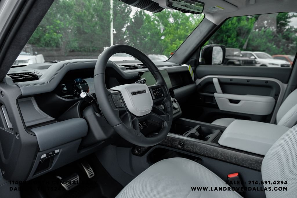 New 2026 Borasco Grey Metallic Land Rover OCTA image 2
