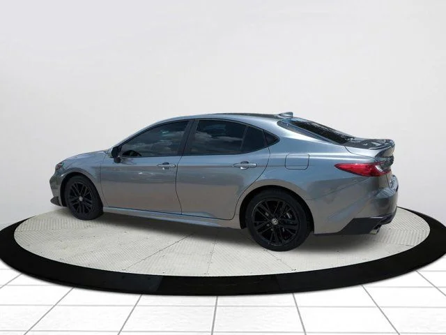 Used 2025  Toyota SE image 5