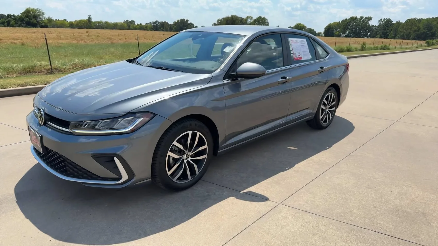Used 2025 Gray Volkswagen SE image 5