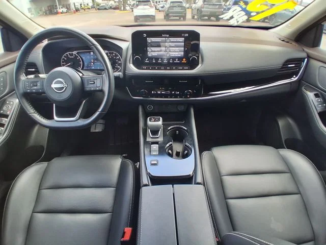 Used 2023 Blue Nissan SL image 12