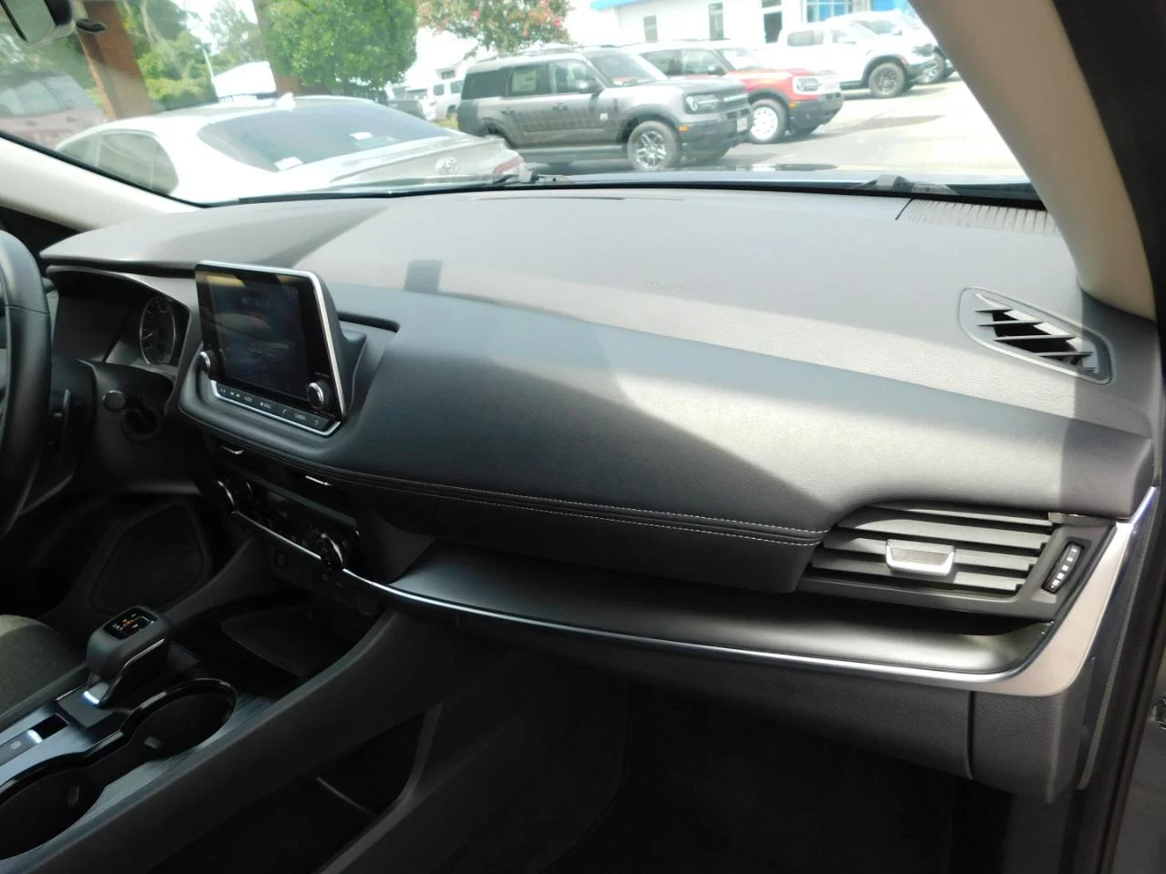 Used 2025 Gun Metallic Nissan AWD SV image 19