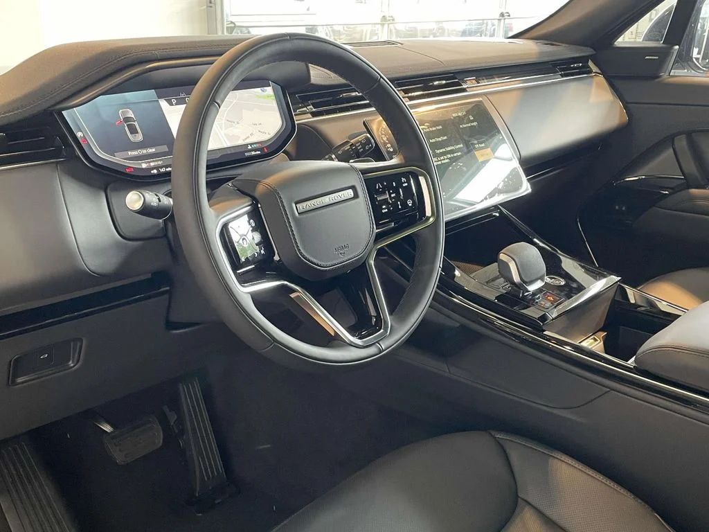 New 2026 Santorini Black Land Rover SE image 13