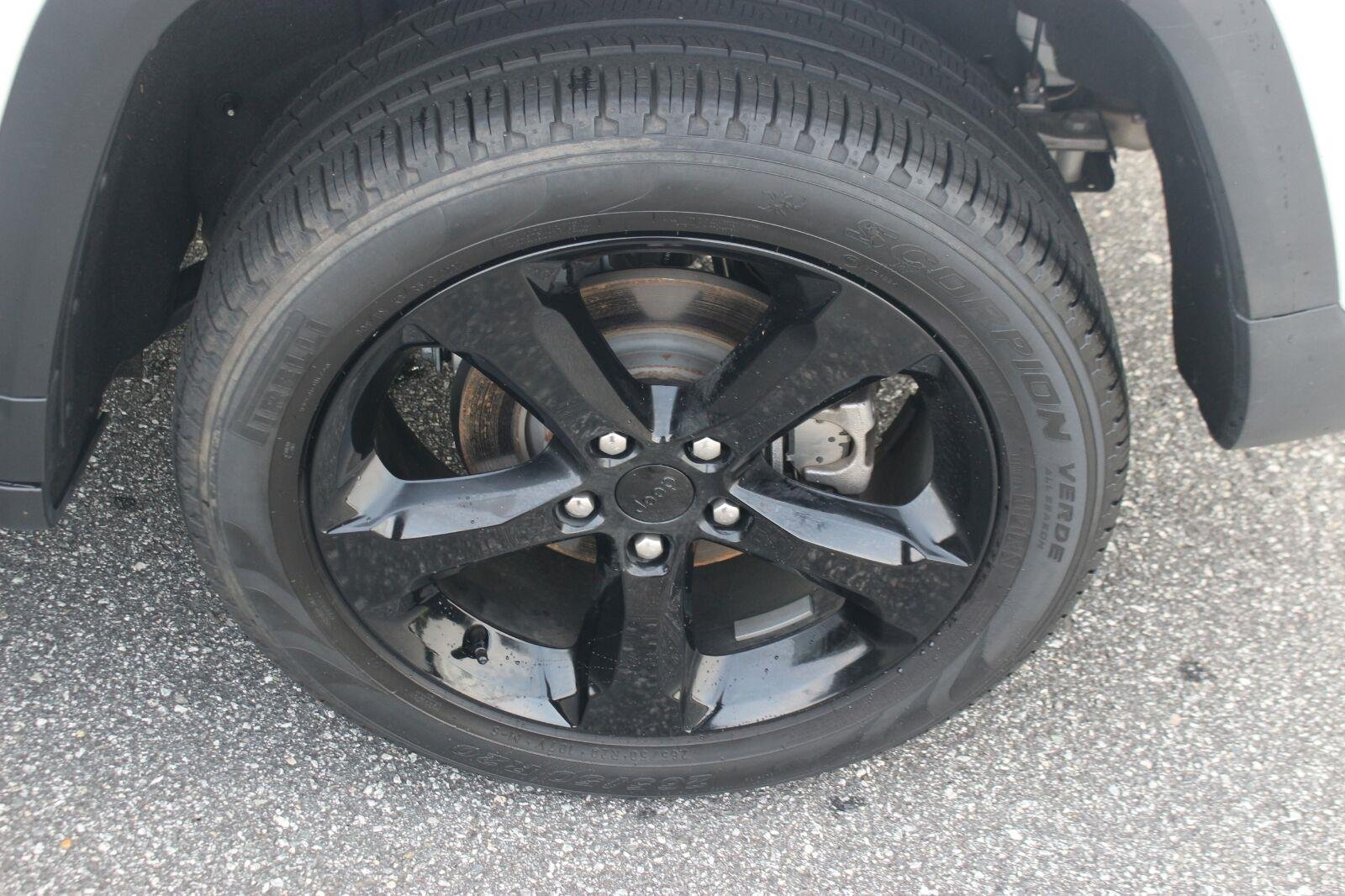 Used 2024 White Jeep Limited image 33