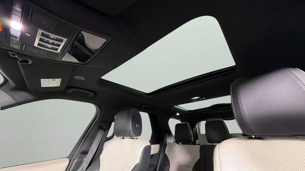 Used 2022  Land Rover S R-Dynamic image 27