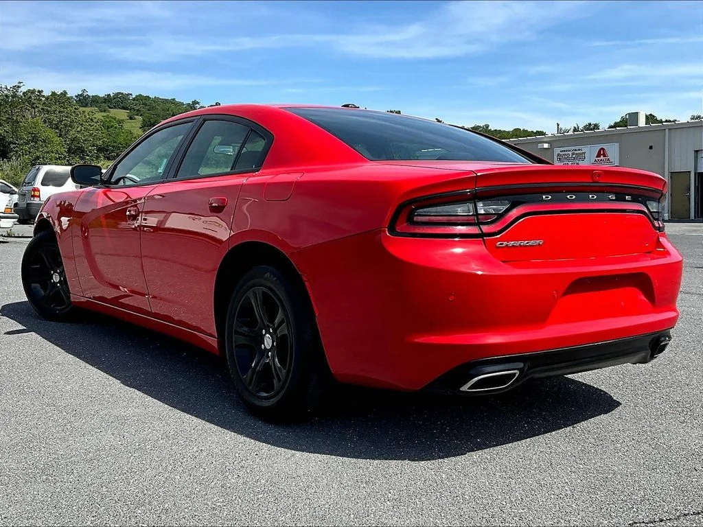 Used 2022 Red Dodge SXT image 6