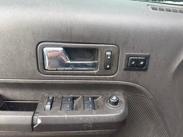 Used 2010  Ford Limited image 16