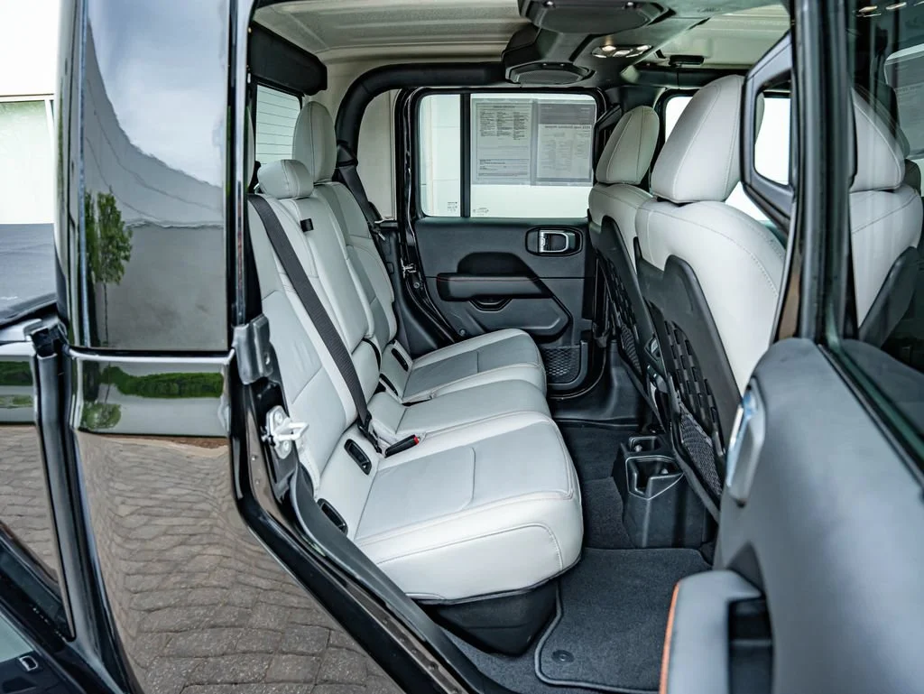 Used 2021 Black Clearcoat Jeep Mojave image 32