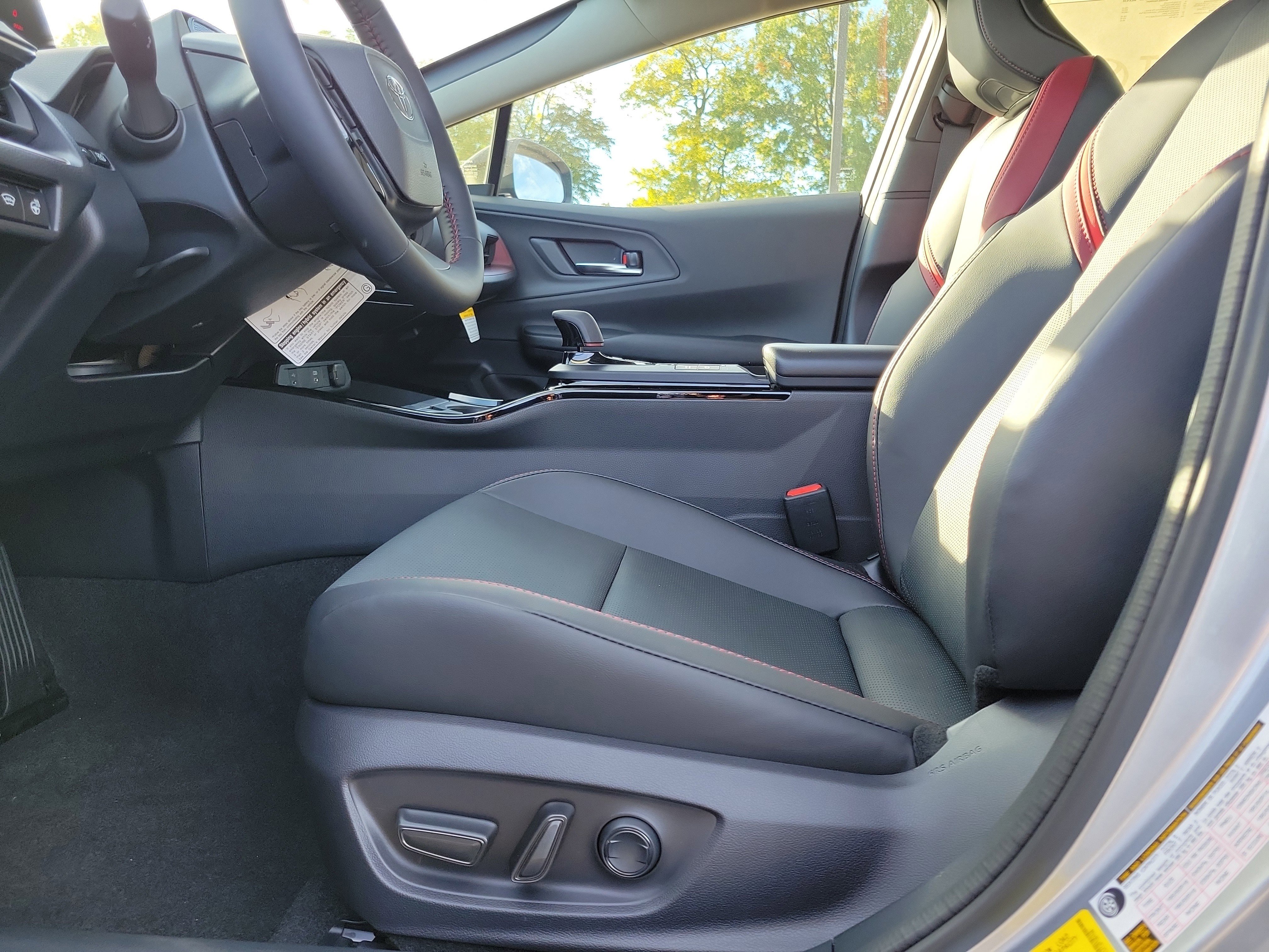 2026 Toyota Prius Plug-in Hybrid XSE Premium - Photo 17