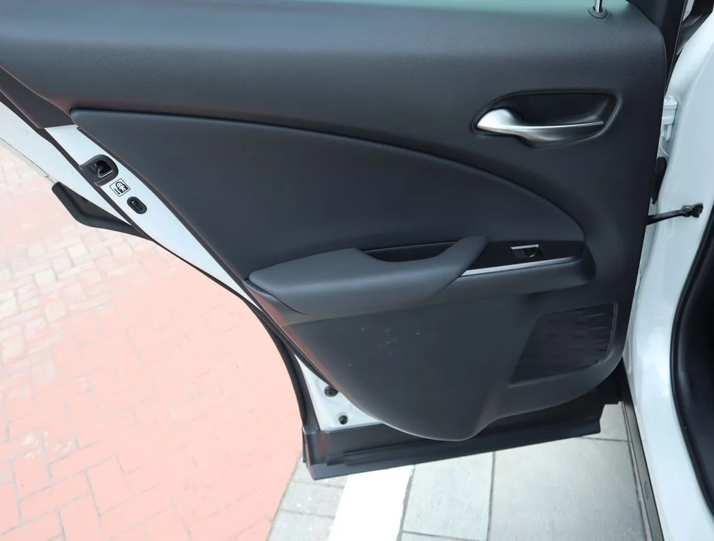 Used 2025 White Lexus 300h image 21