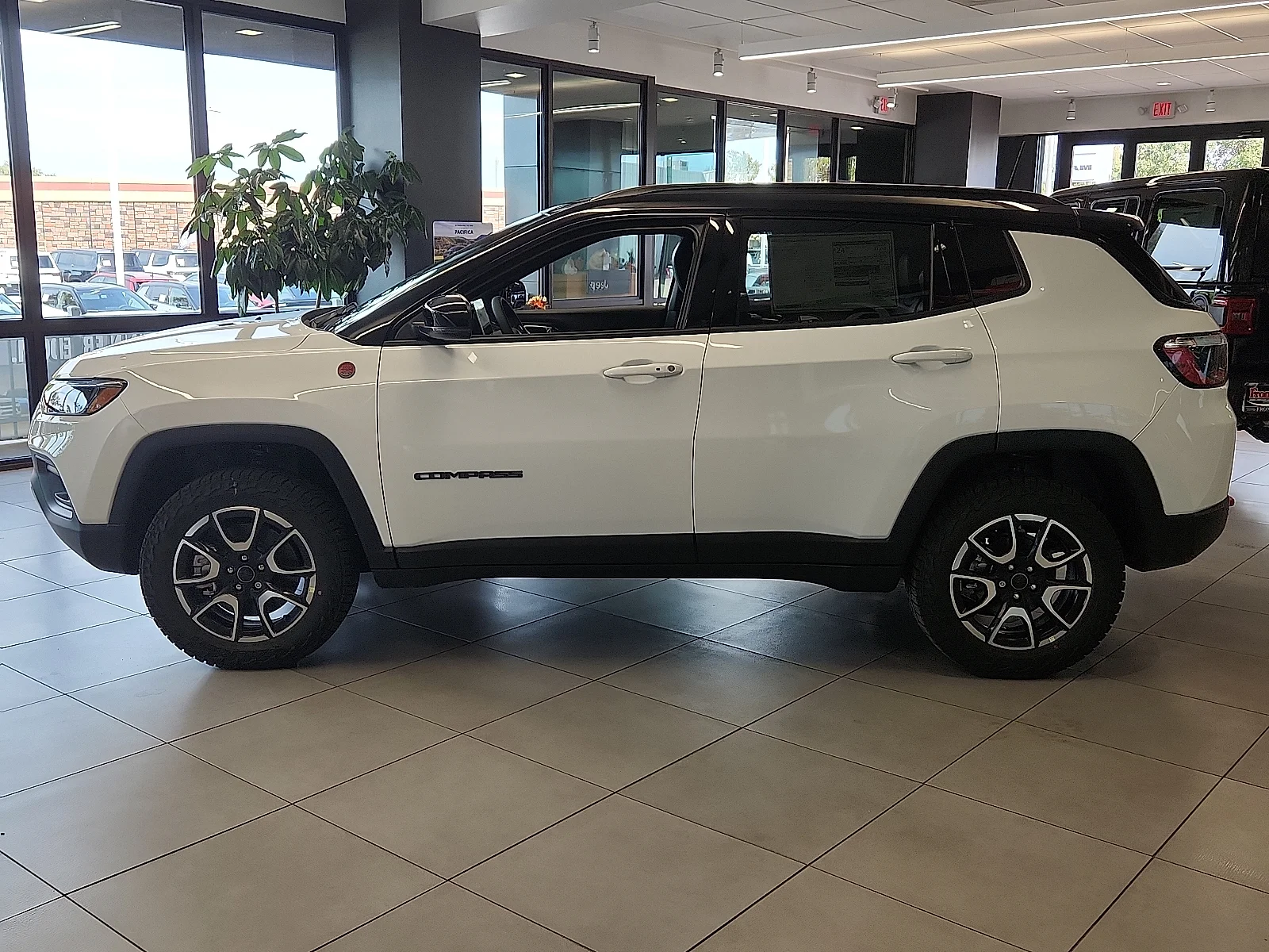 New 2027 Bright White Clear-Coat Paint Jeep TRAILHAWK 4X4 image 2