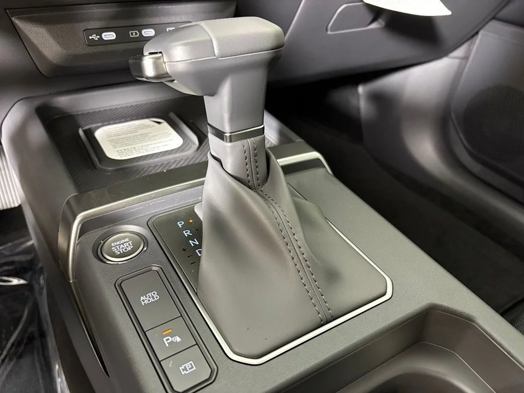 New 2027 Pale Gray Kia S image 35