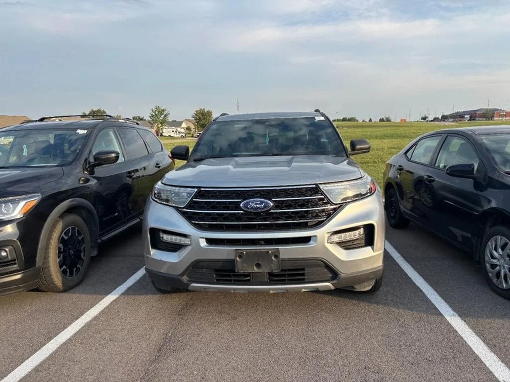 Used 2020 Iconic Silver Metallic Ford XLT image 2