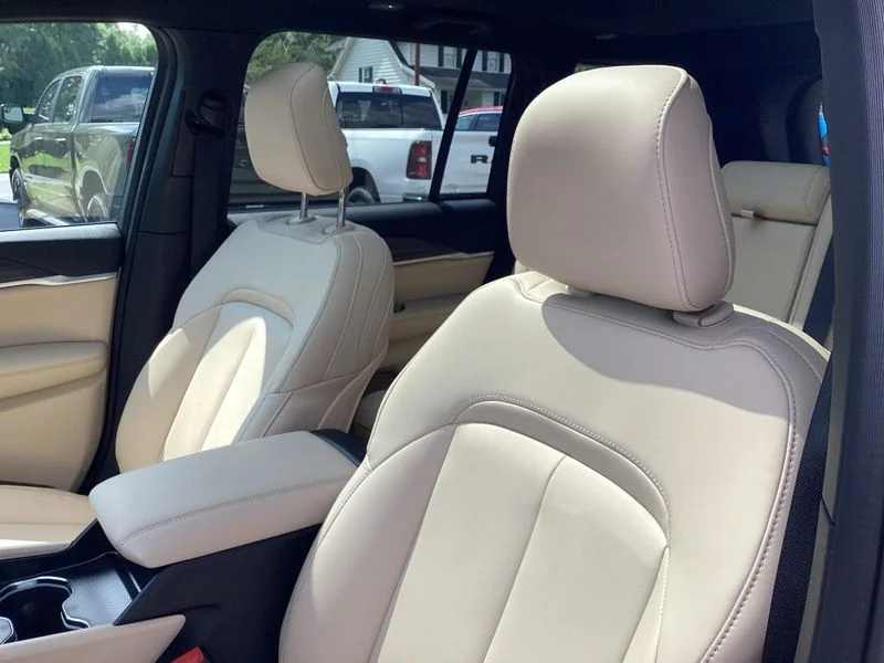 New 2026 Bright White Clear-Coat Exterior Paint Jeep Limited image 27