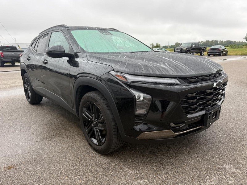 Used 2025 Mosaic Black Metallic Chevrolet FWD 4dr ACTIV image 5