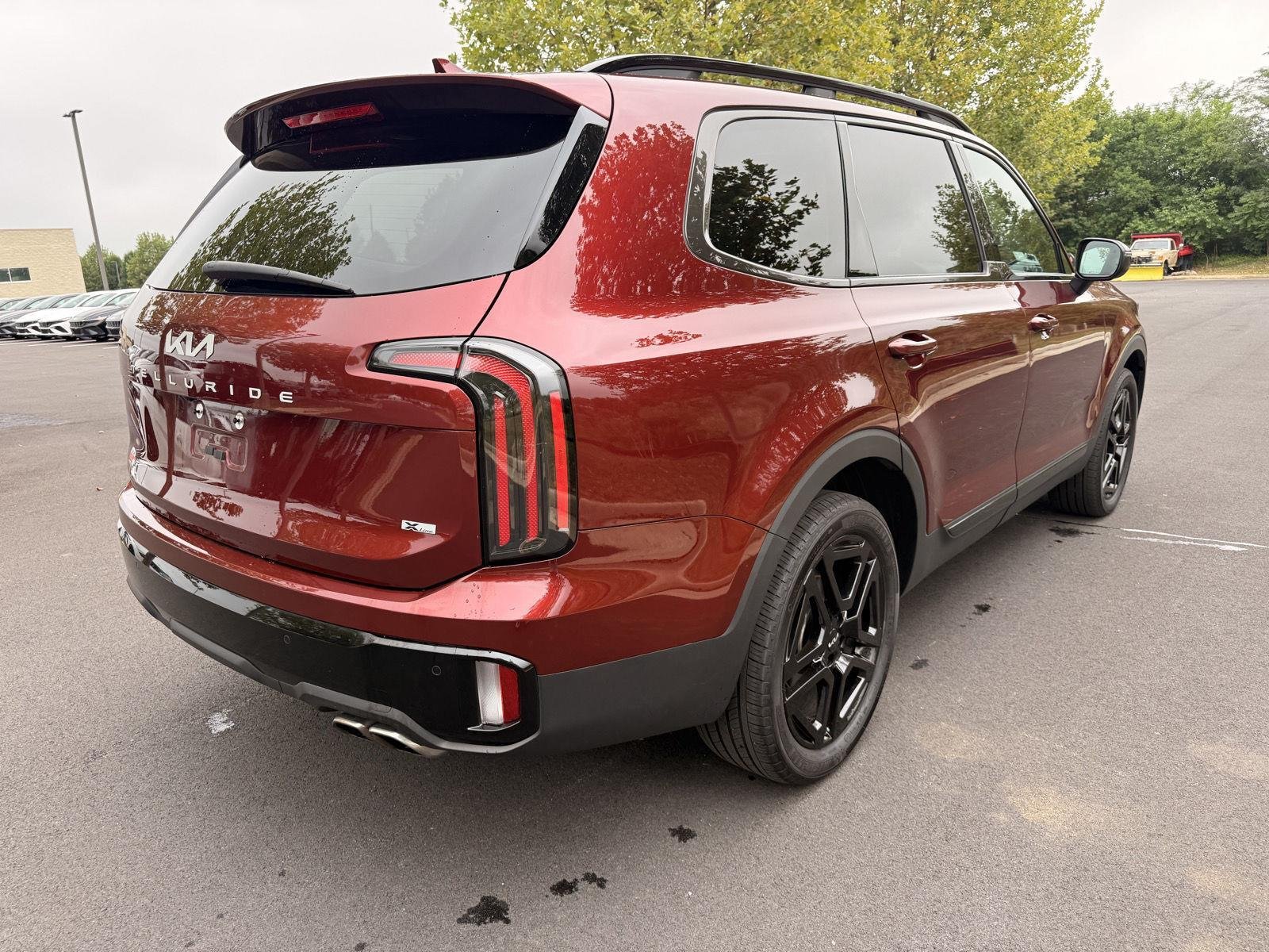 Used 2024 Dawning Red Kia EX X-Line image 5