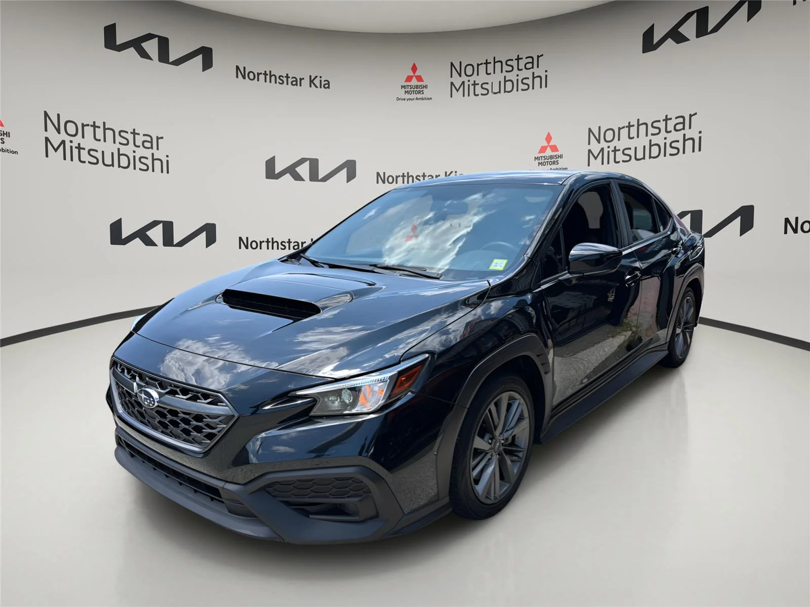 Used 2022 Crystal Black Silica Subaru BASE image 1