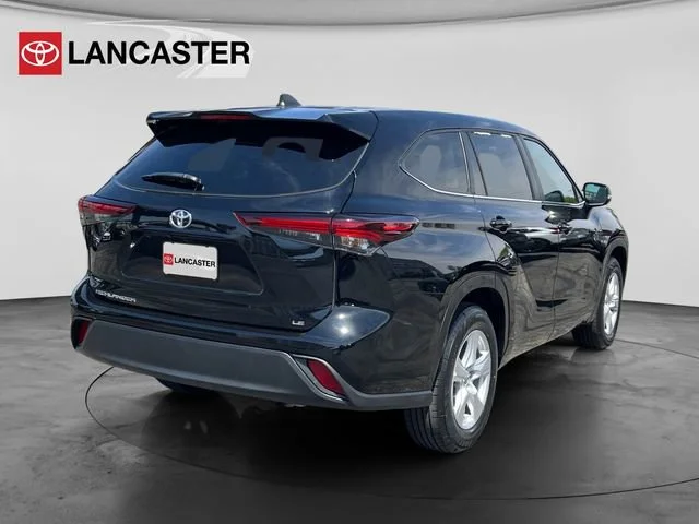 2025 Toyota Highlander LE - Photo 7