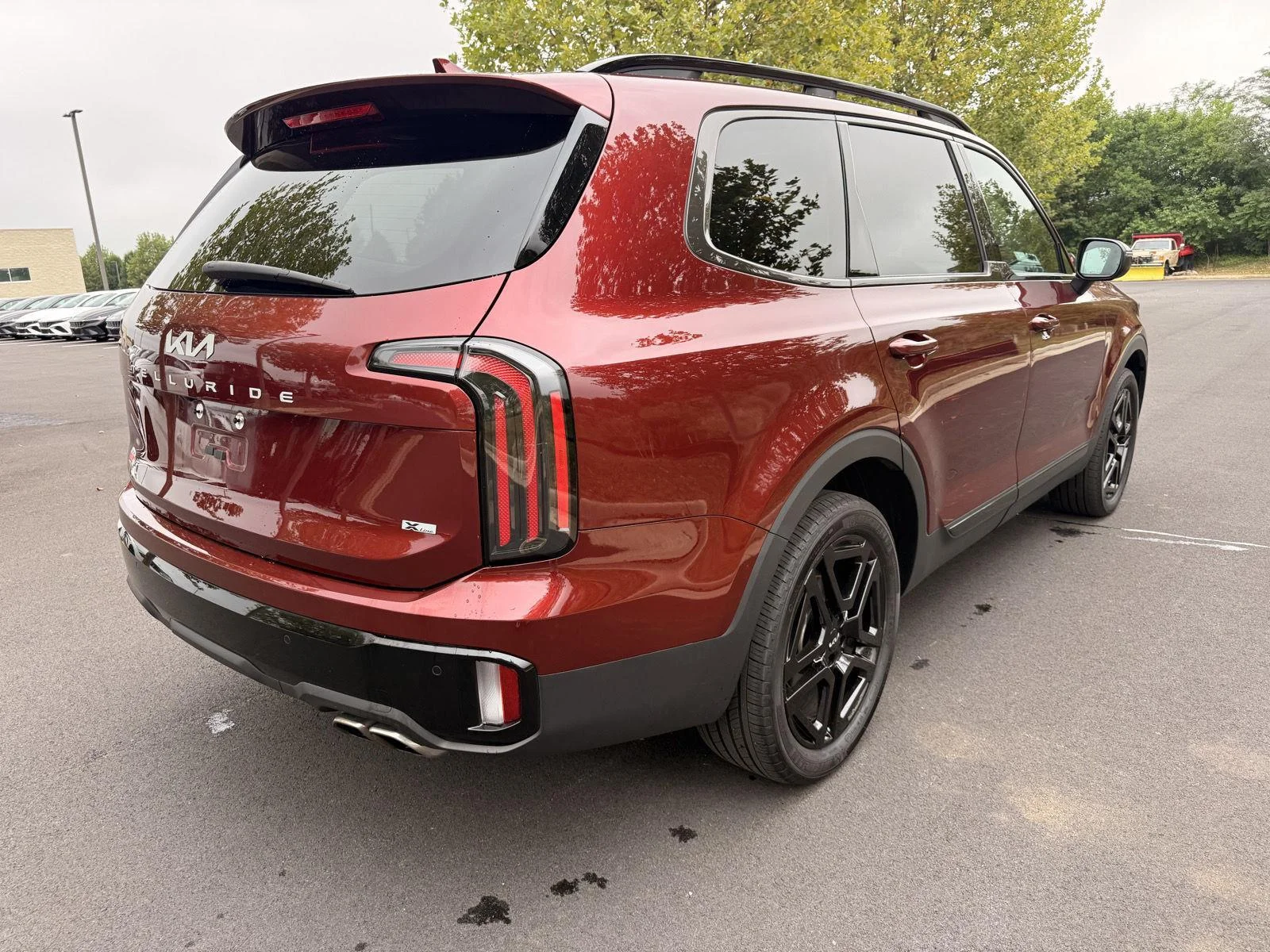 Used 2024 Dawning Red Kia EX X-Line image 5