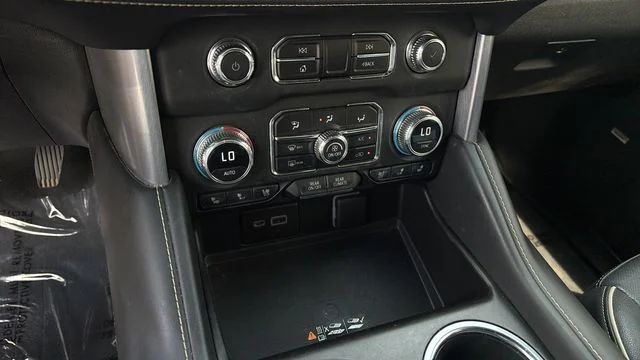 Used 2023 Silver GMC SLT image 31