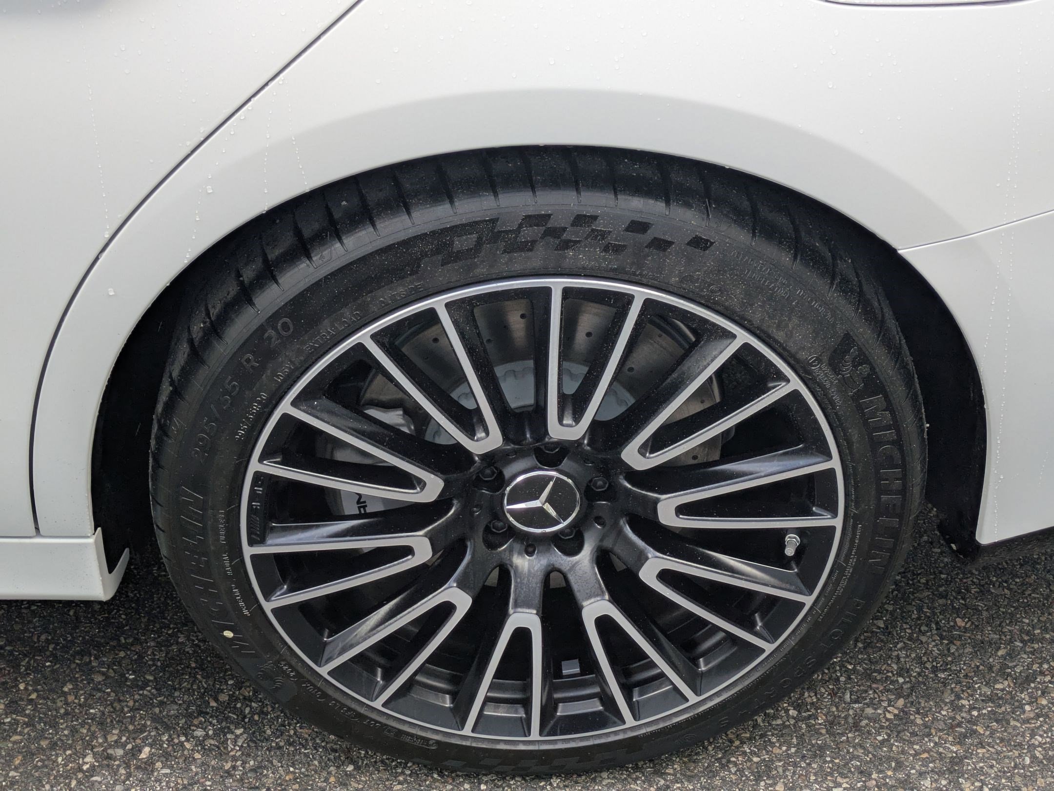 New 2026 MANUFAKTUR Moonlight White Magno Mercedes-Benz AMG® E 53 E image 16