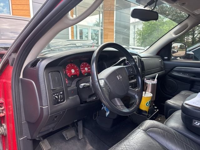 Used 2004 Red Dodge SLT image 2