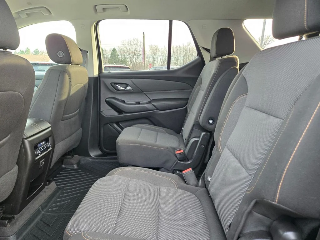 Used 2019 White Chevrolet LT AWD image 28