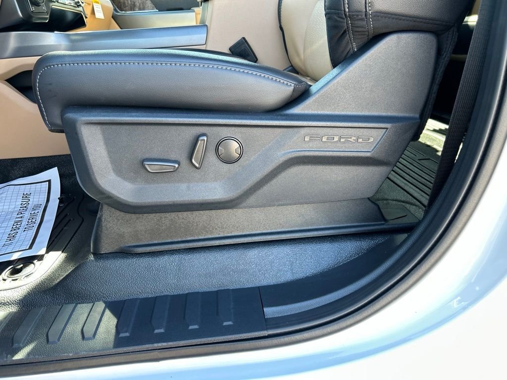 New 2026 Oxford White Ford Lariat image 15