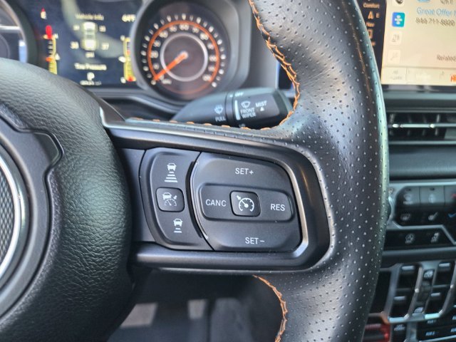 Used 2025 White Jeep Mojave image 18