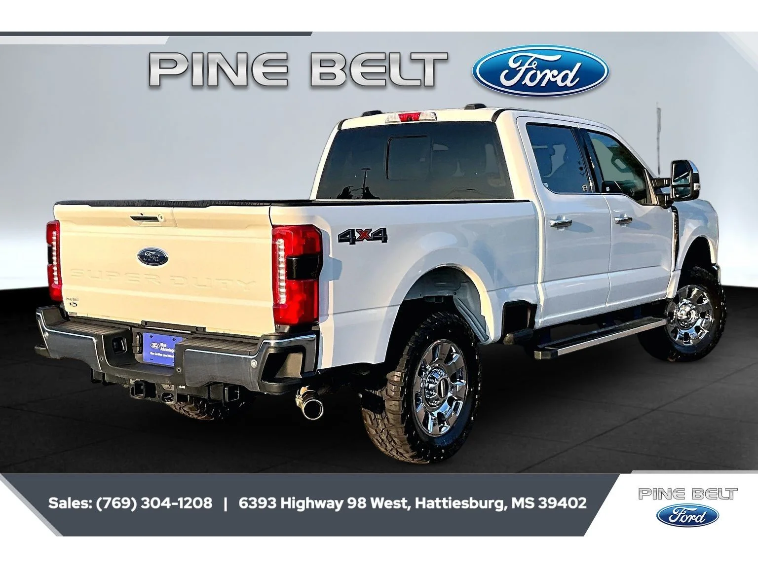 Used 2024 Star White Metallic Tri-Coat Ford LARIAT image 11