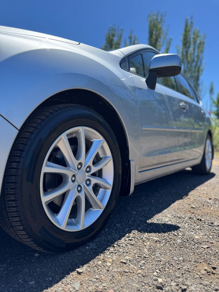 Used 2012 Ice Silver Metallic Subaru 2.0i Premium image 31